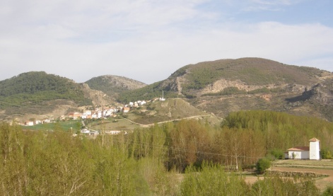 Salvacañete y ermita de Valdeoña. (Foto A. Asensio)
