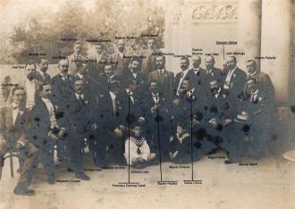 Foto del Primer Congreso Filatélico Español. Zaragoza 1908. Emilio Barril es el primero por la dcha de la última fila. Foto cortesía Asun.
